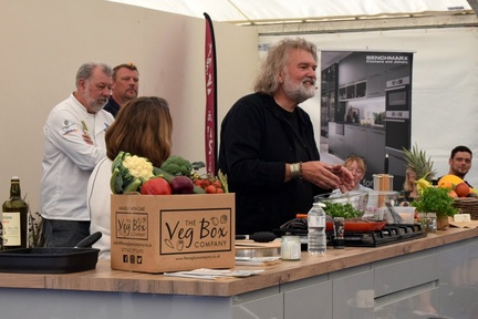 Si King of Hairy Bikers cookery demonstration (1)
