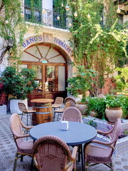 Alany Always wise to find a table before the lunch time rush