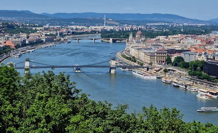 AJ 4 River Danube